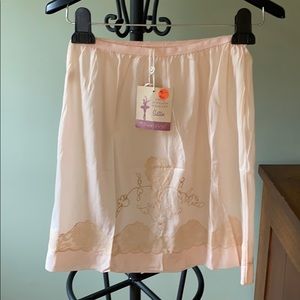 Vintage 100% nylon half slip